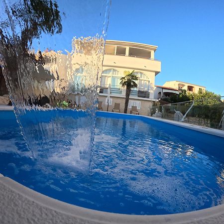 Apartments Sun Dance With Heated Pool Новалья Экстерьер фото
