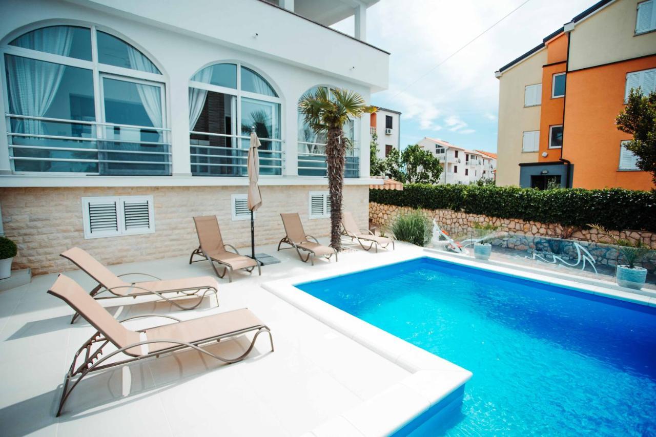 Apartments Sun Dance With Heated Pool Новалья Экстерьер фото